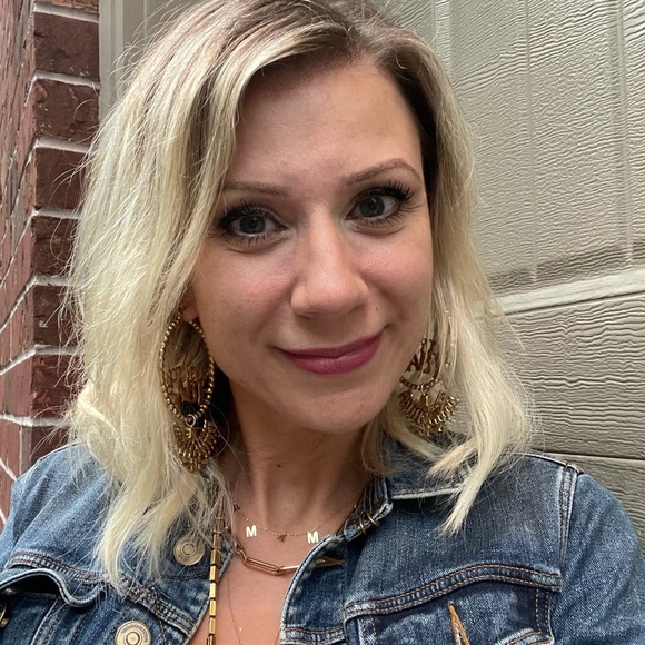 Meet your Posher, Michelle - Picture 1 of 1